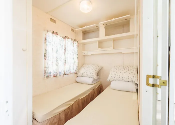 Jaktstuga Piaski - *